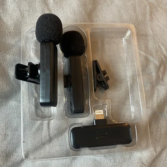 POSHMARK #POSHLIVE SHOW HOST CLIP ON MICROPHONE FOR IPHONE OR IPAD ARRIVES NEW